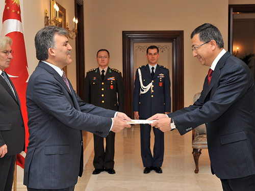 Kazakistan Büyükelçisinden Güven Mektubu