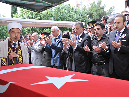 Cumhurbaşkanı Gül, Şehit Er Karakuş’un Cenaze Törenine Katıldı