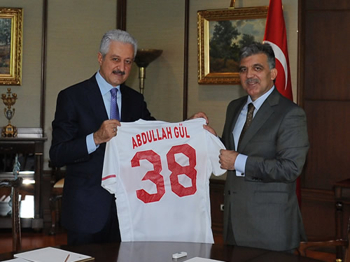 Cumhurbaşkanı Gül, Türkiye Futbol Federasyonu Heyetini Kabul Etti