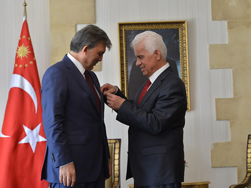 Cumhurbaşkanı Gül’e, KKTC’nin En Yüksek Nişanı Olan “Devlet Nişanı” Tevcih Edildi