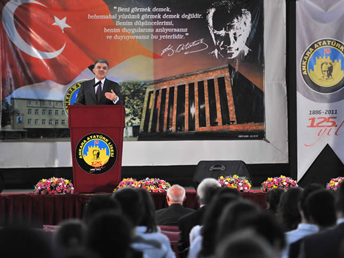 Cumhurbaşkanı Gül’den Gençlere: “Dünya Gençleriyle Rekabet Edebilir Halde Olmalısınız”