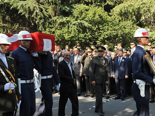 Cumhurbaşkanı Gül, Şehit Hava Pilot Teğmen Er'in Cenaze Törenine Katıldı