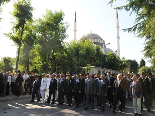 Cumhurbaşkanı Gül, Şehit Hava Pilot Teğmen Er'in Cenaze Törenine Katıldı