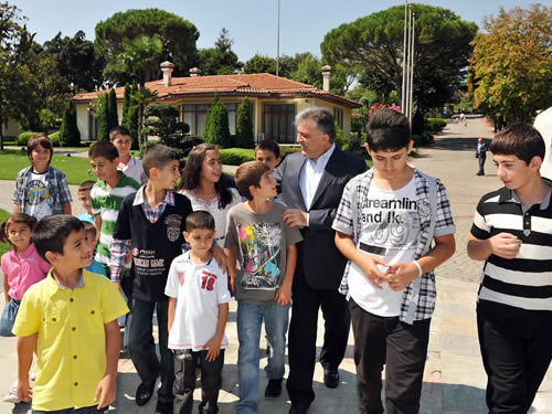 Cumhurbaşkanı Gül Tarabya’da Çocuklar ve Vatandaşlarla Bayramlaştı