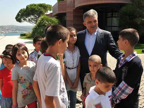 Cumhurbaşkanı Gül Tarabya’da Çocuklar ve Vatandaşlarla Bayramlaştı