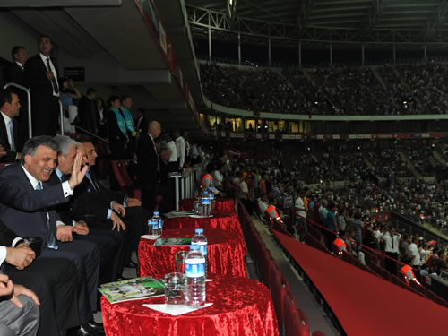Cumhurbaşkanı Gül, Türkiye-Kazakistan Avrupa Futbol Şampiyonası Eleme Maçını İzledi