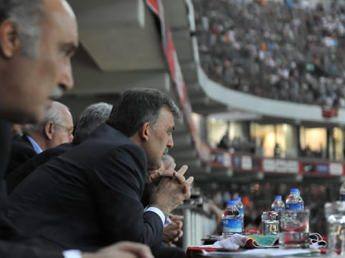 Cumhurbaşkanı Gül, Türkiye-Kazakistan Avrupa Futbol Şampiyonası Eleme Maçını İzledi