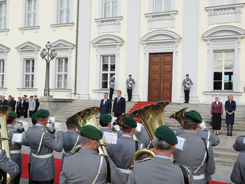 Cumhurbaşkanı Gül Almanya’da Resmî Temaslarına Başladı