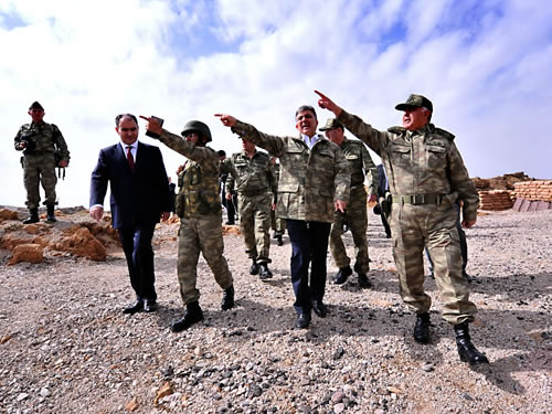 Cumhurbaşkanı Gül, İkinci Gün Üsleri Ziyaret Etti