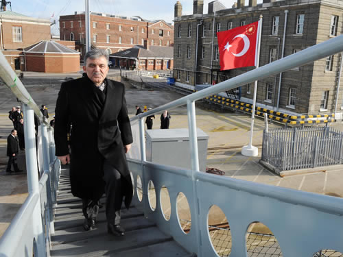 Cumhurbaşkanı Gül, Portsmouth’taki Türk Deniz Şehitliği'ni Ziyaret Etti