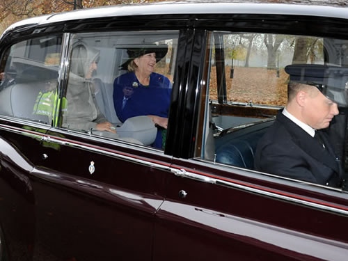 Cumhurbaşkanı Gül,  Kraliçe 2. Elizabeth Tarafından Resmî Törenle Karşılandı