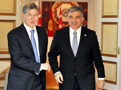 Kırgızistan’da Cumhurbaşkanlığı Devir Teslim Töreni