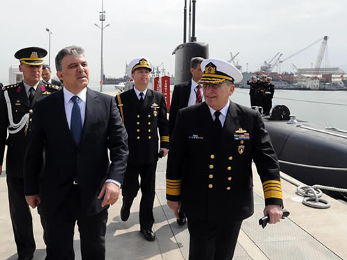 Cumhurbaşkanı Gül, Gölcük Donanma Komutanlığı’nı Ziyaret Etti
