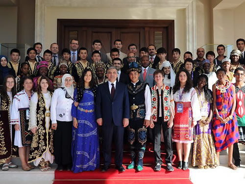 Cumhurbaşkanı Gül'e 'Karamanoğlu Mehmet Bey Türk Dili Ödülü'