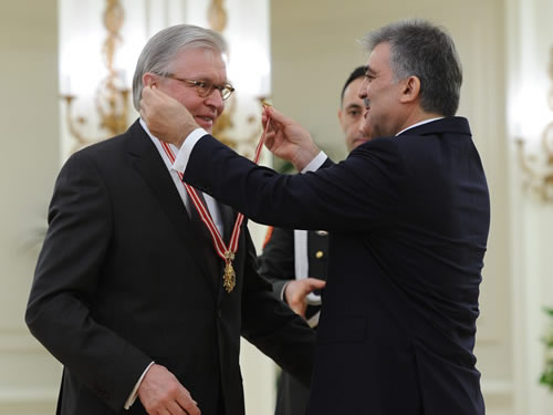 Cumhurbaşkanı Gül’den Hollandalı Senatör van der Linden’e Cumhuriyet Nişanı