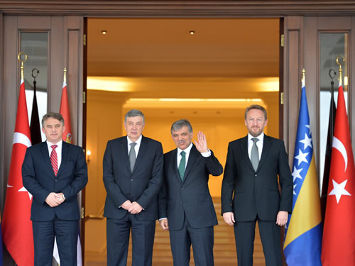 “Üçlü İş Birliği Zirvesi Uluslararası Toplum Tarafından Takdirle İzleniyor”