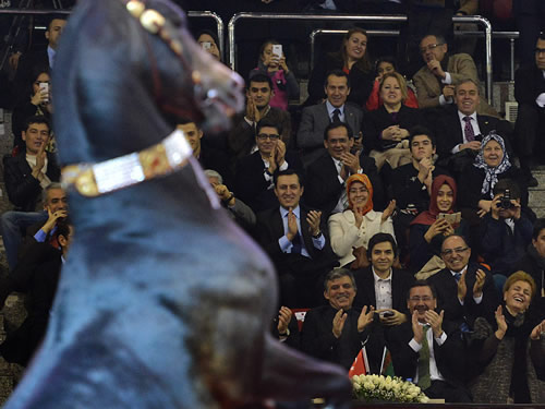 Cumhurbaşkanı Gül, Türkmenistan Devlet Sirki ve Kalkınış Topluluğu Gösterisini İzledi