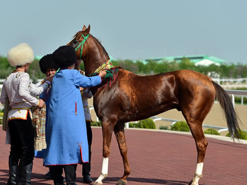 President Gül Attends Equestrian Festival in Turkmenistan