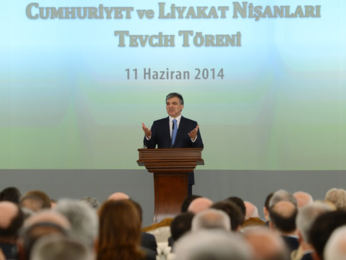 Cumhurbaşkanı Gül, Çankaya Köşkü’nde Cumhuriyet ve Liyakat Nişanlarını Tevcih Etti