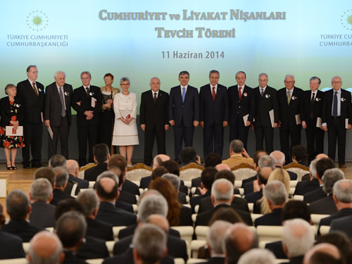 Cumhurbaşkanı  Gül, Çankaya Köşkü’nde Cumhuriyet ve Liyakat Nişanlarını Tevcih Etti